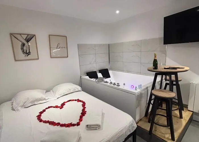 Les Bulles De Mona - Le Wilson - ビユールバンヌ